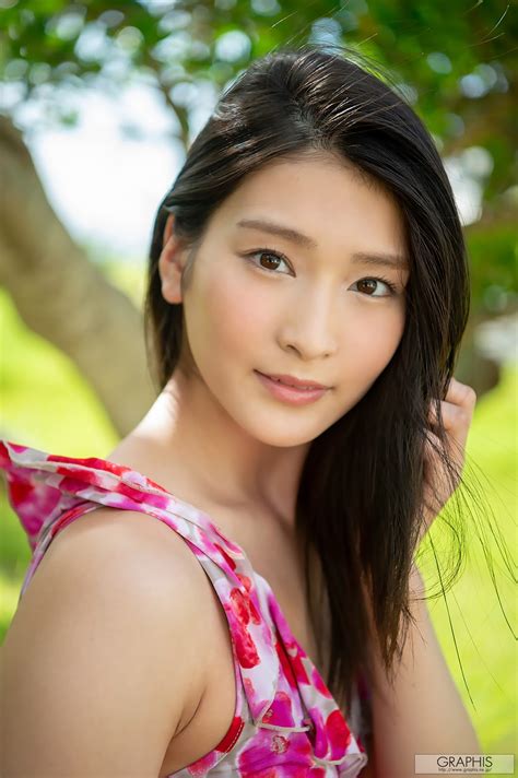 Honjo Suzu (本庄鈴) .